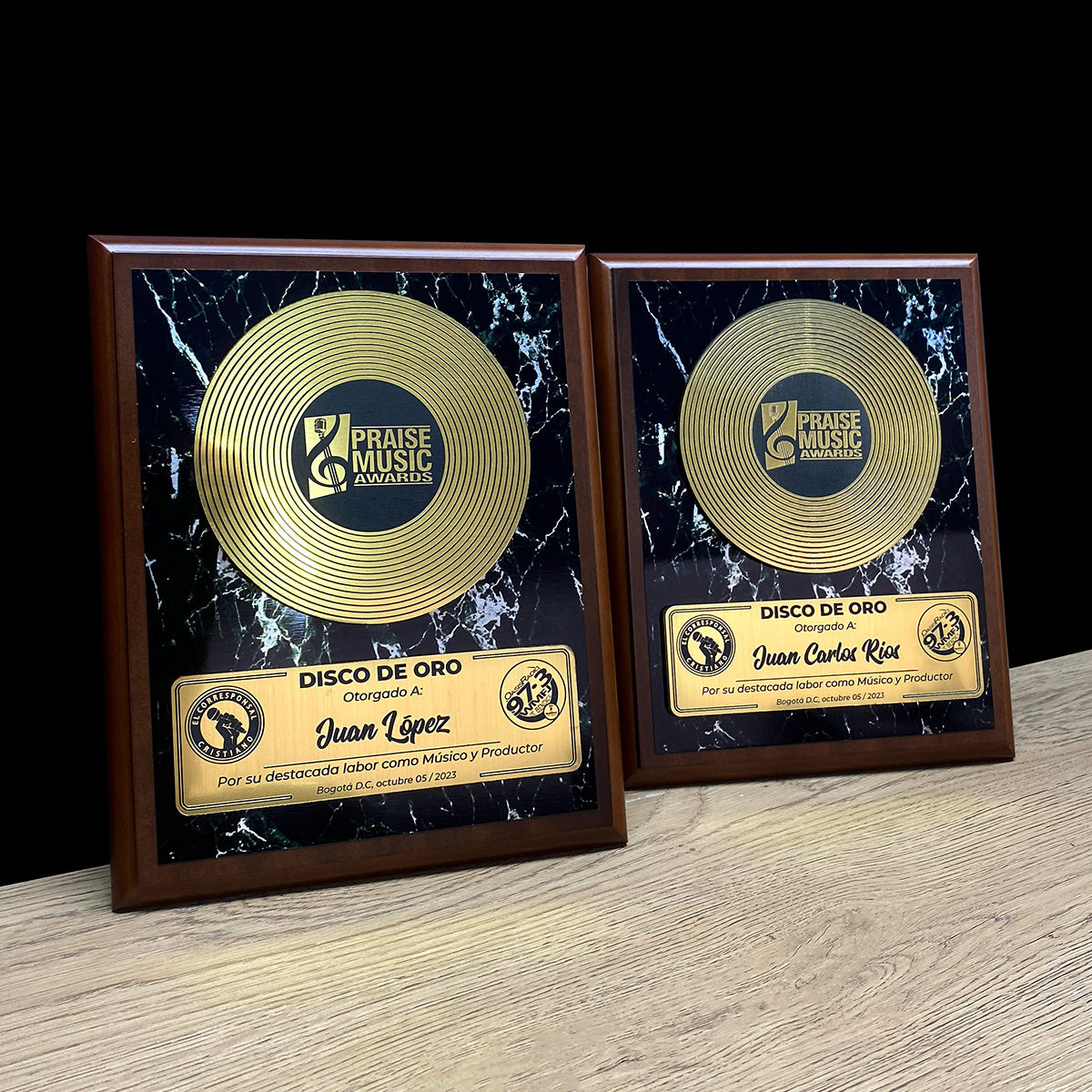 placas conmemorativas de niveles