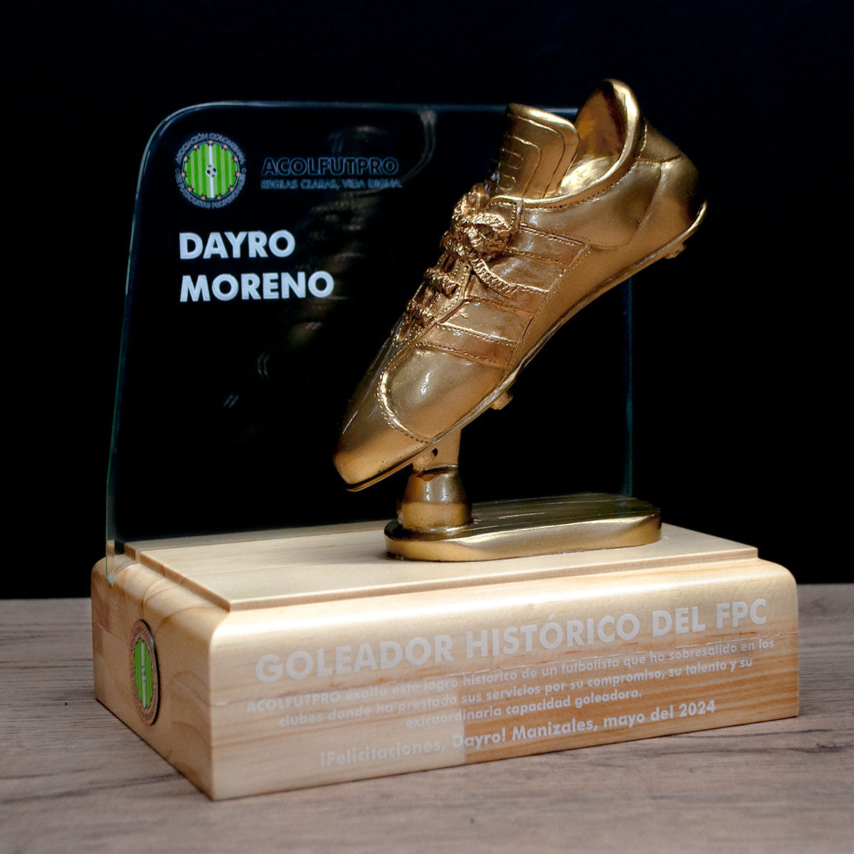 Trofeo guayo de futbol en resina