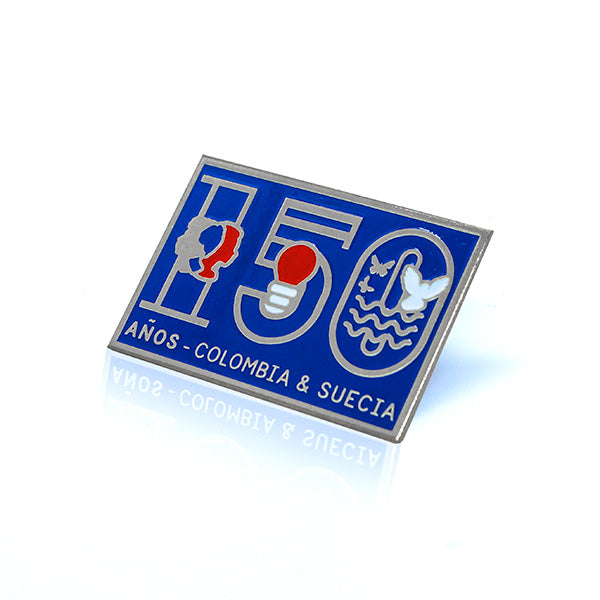 pin metalico con broche y pintura