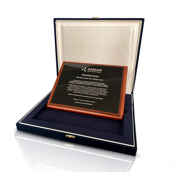 placa conmemorativa con estuche